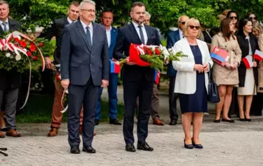 NR2_0835