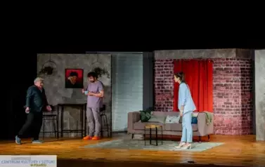 Spektakl komediowy "Wesoły wdowiec" w wykonaniu Teatru TeTaTeT
