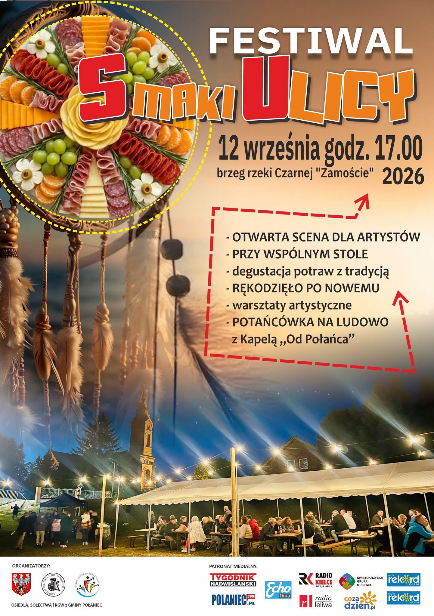 Plakat Festiwalu &bdquo;Smaki Ulicy&rdquo; z&nbsp;grafiką wsp&oacute;lnego stołu, tradycyjnych potraw i&nbsp;dekoracji. Na plakacie widnieją informacje o&nbsp;wydarzeniu: 12 września 2026 r., godz. 17.00, brzeg rzeki Czarnej &bdquo;Zamoście&rdquo; w&nbsp;Połańcu oraz&nbsp;zapowiedź degustacji, rękodzieła, warsztat&oacute;w, otwartej sceny i&nbsp;potańc&oacute;wki.