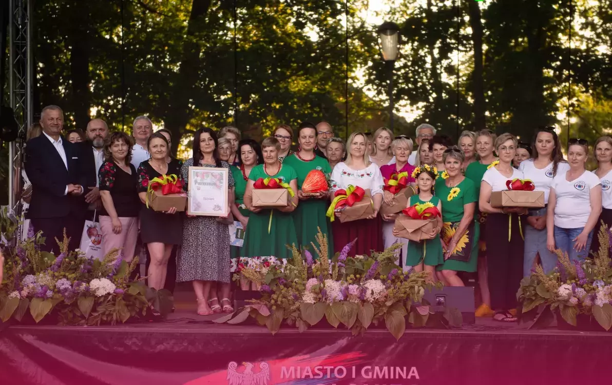 Zdjęcie do Tradycyjnie pożegnaliśmy truskawkę podczas IV Festiwalu K&oacute;ł Gospodyń WIejskich 