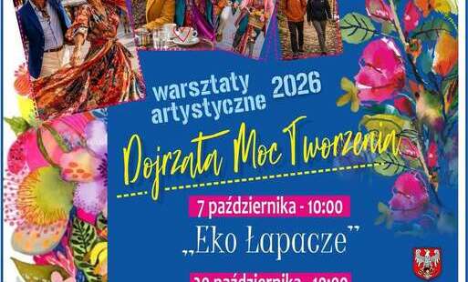 Plakat Centrum Kultury i Sztuki w Połańcu zaprasza na „Forum Seniora z Eneą – Aktywnie Młodsi” oraz warsztaty artystyczne 2026 pod hasłem „Dojrzała Moc Tworzenia”. Przedstawiono trzy spotkania: 7 października o godz. 10:00 – „Eko Łapacze”, 20 października o godz. 10:00 – „W glinie zaklęte” oraz 23 października o godz. 10:30 – „Szydełkowe sploty”.Plakat zdobią kolorowe motywy kwiatowe oraz granatowe tło z różowymi i żółtymi akcentami.