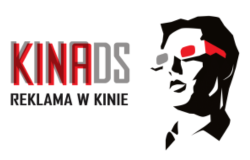 Twarz człowieka w okularach do filmów 3D z napisem Kinads reklama w kinie