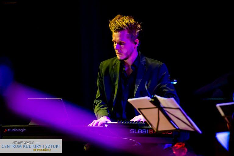 Koncert "Z Tobą chcę oglądać świat" - na zdjęciu pianista Dawid Makosz