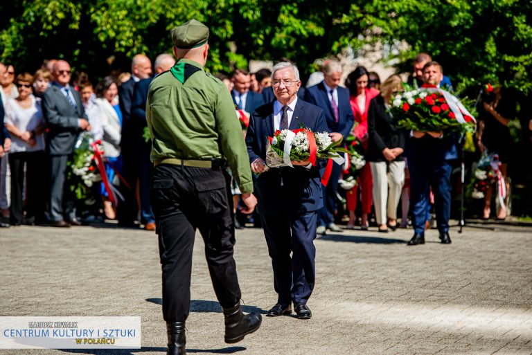 Kwiaty złożył Poseł na Sejm RP Krzysztof Lipiec