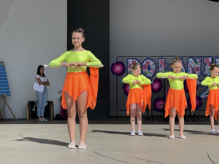 Duży zastrzyk radości zafundowały rodzicom i dziadkom małe tancerki z grup prowadzonych przez Amandę Szymańską