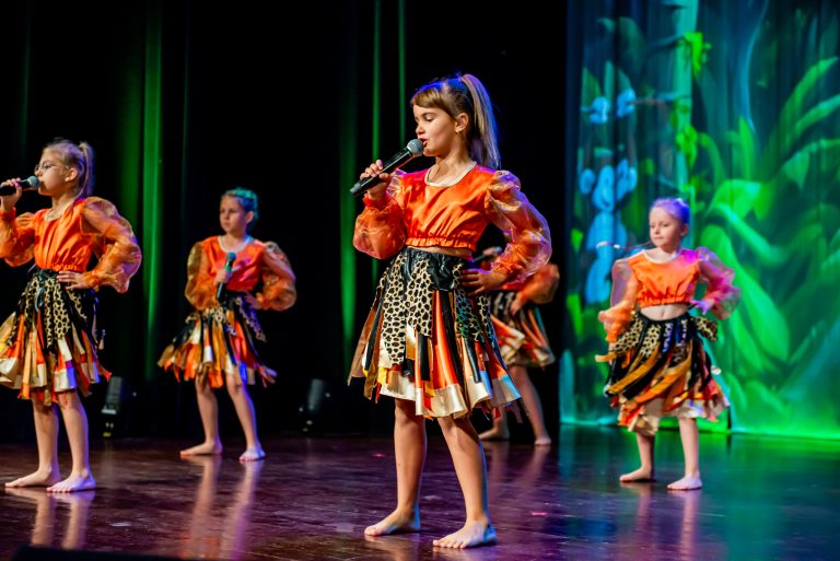 Prezentacja wzbogacona była w odpowiednią choreografię