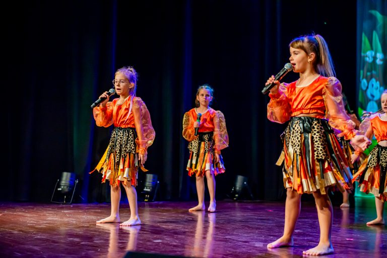 Prezentacja wzbogacona była w odpowiednią choreografię