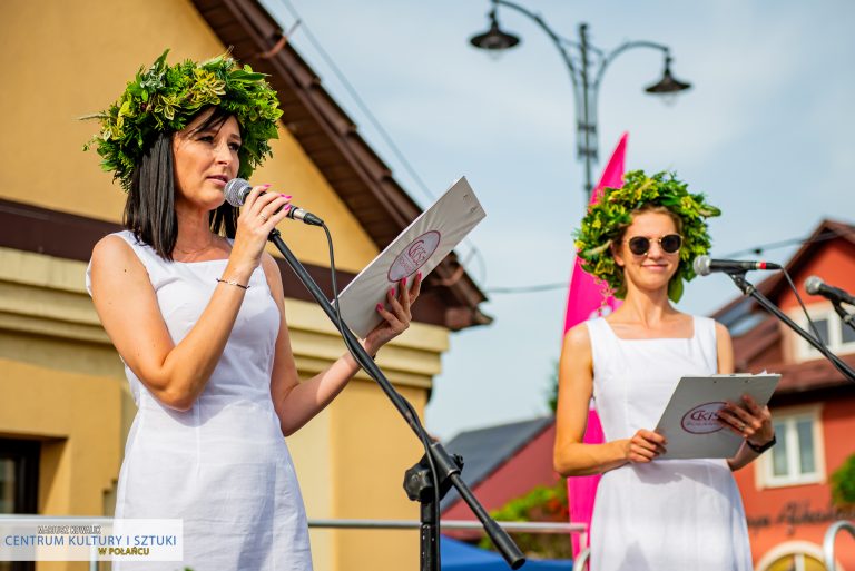 Konferansjerki - Kasia i Ania przywitały wszystkich gości i przedstawiły agendę wydarzenia