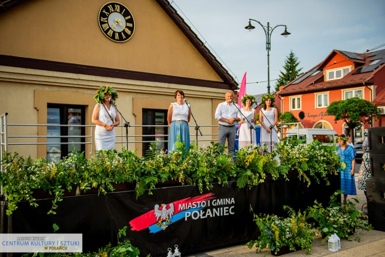 Komisja ogłosiła werdykt, zapraszając na scenę zwycięzców