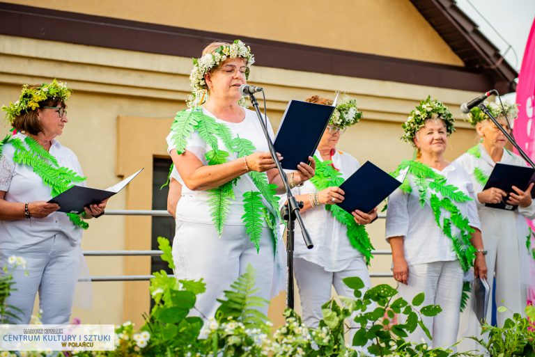 Seniorzy wykonali kilka pieśni biesiadnych