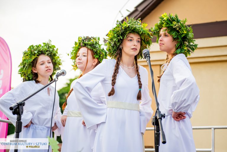 Na scenie zaprezentowały się również dziewczęta ze Studia Piosenki "Sidus"