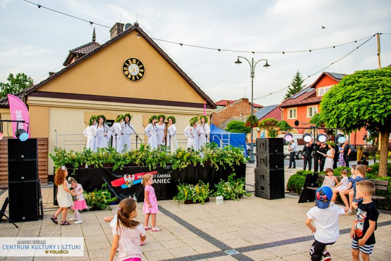 Na scenie zaprezentowały się również dziewczęta ze Studia Piosenki "Sidus"