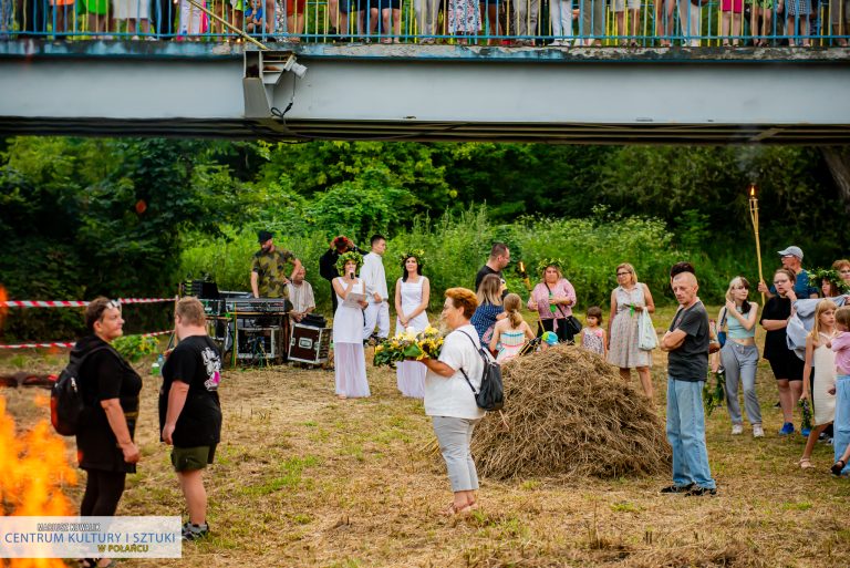 Korowód dotarł nad rzekę Czarną