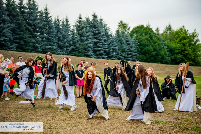 Widowisko teatralno -wokalne w wykonaniu grupy "Maska" oraz Studia Piosenki Sidus