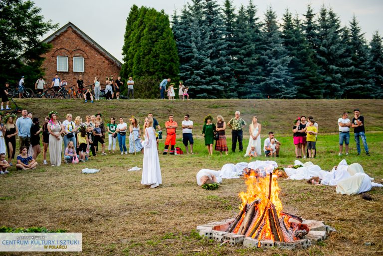 Widowisko teatralno -wokalne w wykonaniu grupy "Maska" oraz Studia Piosenki Sidus