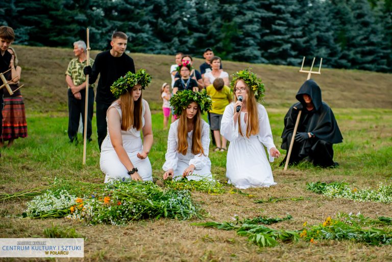 Widowisko teatralno -wokalne w wykonaniu grupy "Maska" oraz Studia Piosenki Sidus