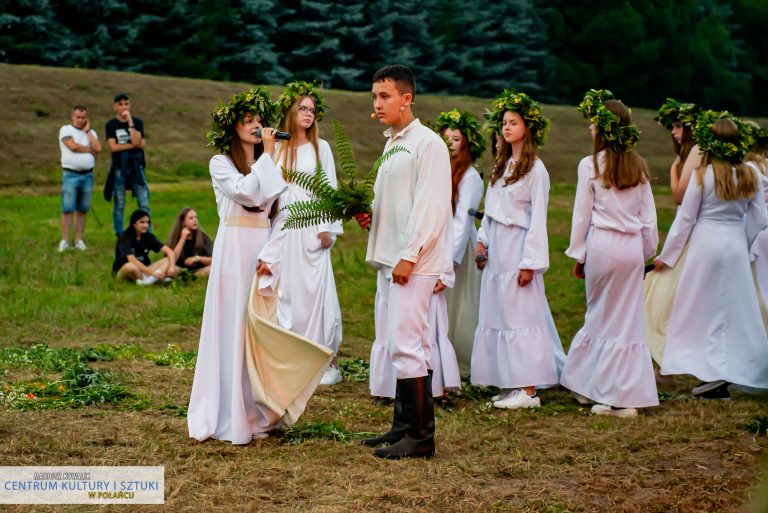 Widowisko teatralno -wokalne w wykonaniu grupy "Maska" oraz Studia Piosenki Sidus