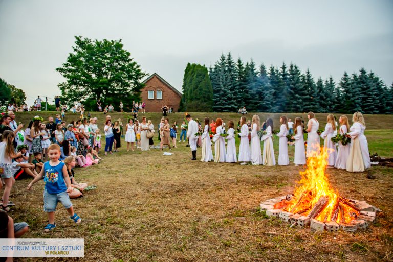 Widowisko teatralno -wokalne w wykonaniu grupy "Maska" oraz Studia Piosenki Sidus