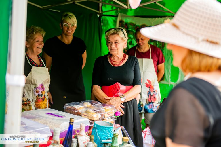 Każdy uczestnik mógł skorzystać z szerokiej oferty stoisk KGW